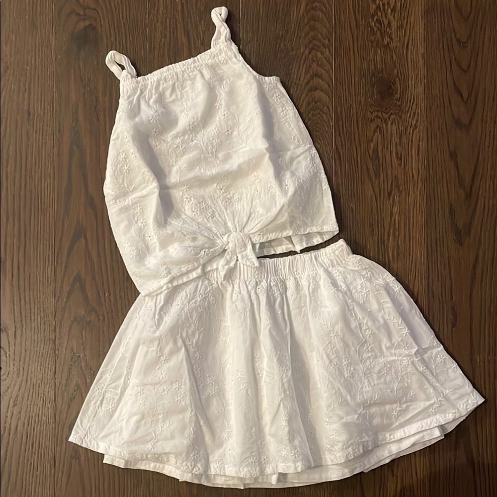 4T Old Navy White embroidered eyelet Matching skirt & tank Set